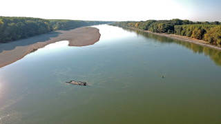 Издирват 15 годишно момче изчезнало във водите на река Дунав край