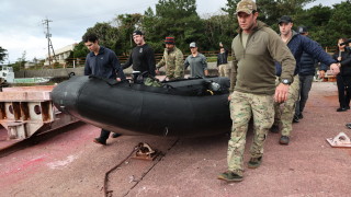 Американски и японски водолази са открили останки от самолета и