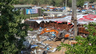 14 загинали и над 75 ранени след срутването на билборд в Мумбай