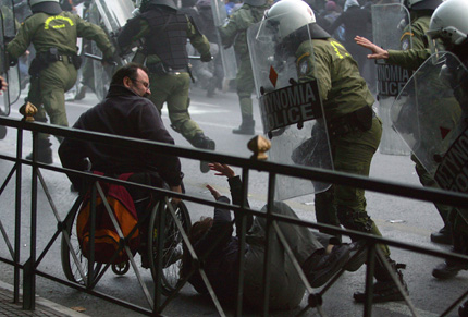 60-ина души са задържани с „профилактична цел" в Атина 