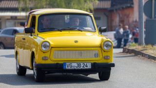 Когато падна Берлинската стена те наводниха границата Trabant Wartburg