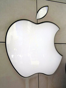 Apple плаща на Creative 100 млн. долара