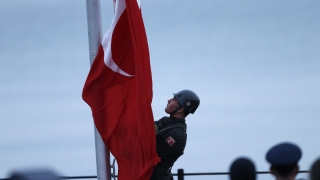 Къде са турските знамена в знак на съпричастност, питат в Twitter