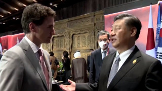 Китайският лидер Си Дзинпин беше уловен от канадски телевизии в