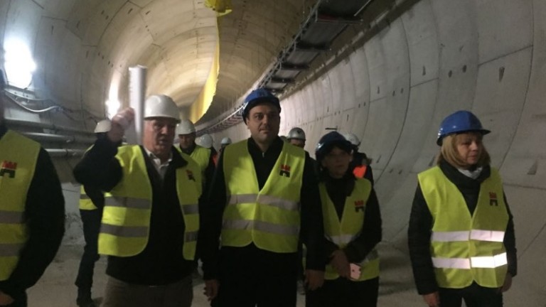 8 от 12 км от трета линия на софийското метро вече са изградени