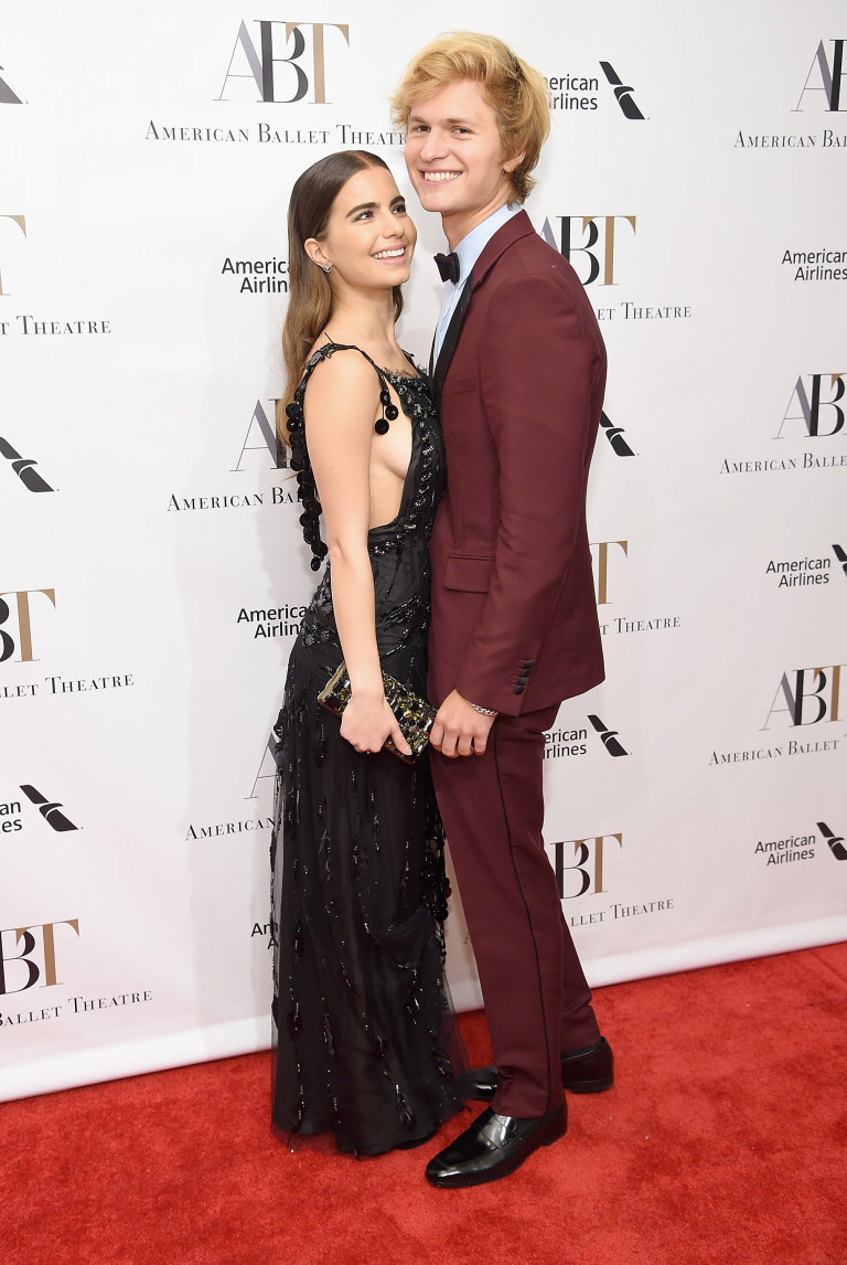 Елгорт с приятелката си Виолета Комишан