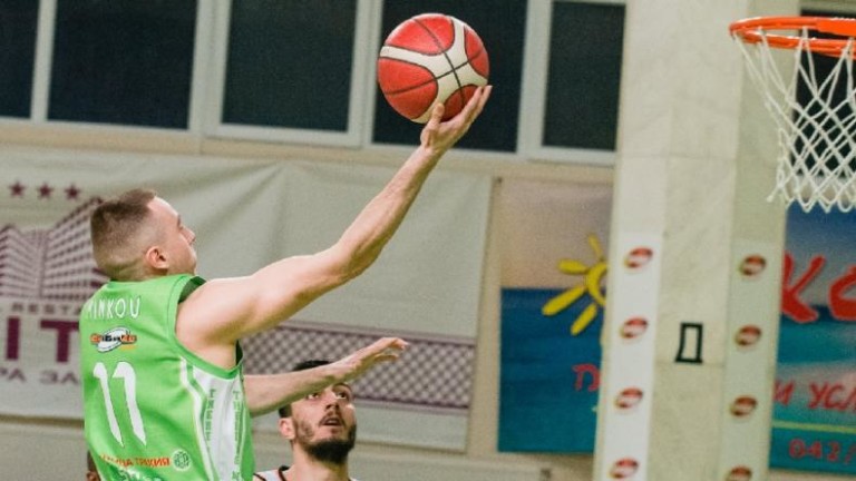 Берое измъкна трудна победа във Варна