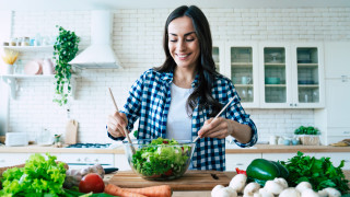 Как да направим салатите по-здравословни