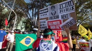 Стотици искат отстраняването на Болсонару като президент