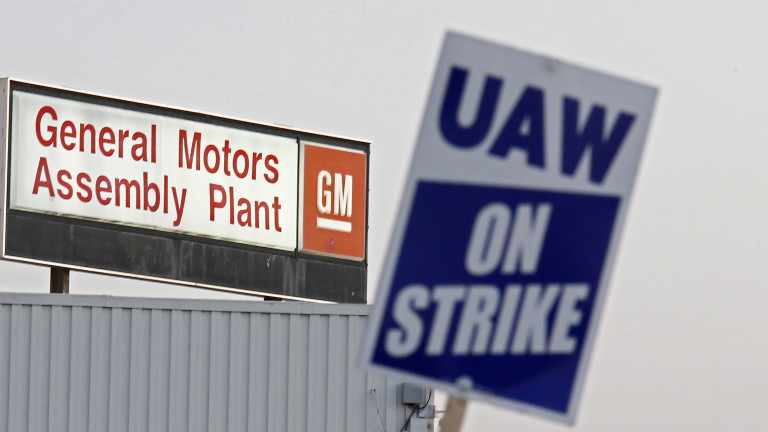 50 000 работници, 31 дни и $1,5 милиарда загубена печалба: Спира ли стачката в GM?