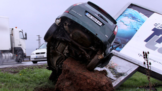 България - страната с най-много дупки и билбордове на пътя