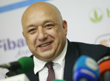 Министър Кралев похвали бургаска футболна школа 