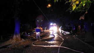 Голям пожар избухна тази вечер в центъра на Бургас близо