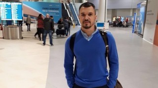Нападателят Валери Божинов кацна на летище Фаро в Португалия където