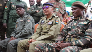 Хунтата в Нигер заяви че 400 френски войници които се