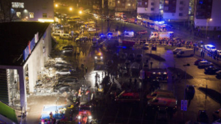 В Рига рухна покрив на търговски център, има загинали