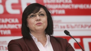 Лидерът на БСП Корнелия Нинова се похвали пред депутатите си