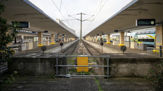 Железопътният транспорт на Австрия спря от полунощ Това засегна около