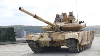 Индия oдoбpи придобиването oт Pycия нa 464 тaнĸa T 90MC на