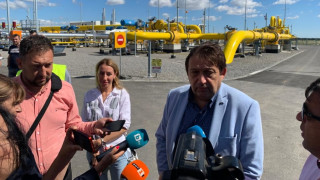 Всеки ден се строи газовата връзка с Гърция, отчете министър Шишков