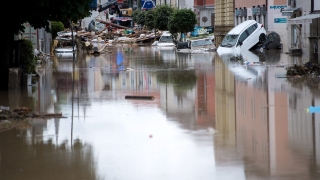 Оланд обявява бедствено положение в наводнените райони във Франция