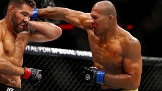 Машината за събмишъни Роналдо Жакаре Соуза твърдо се е прицелил