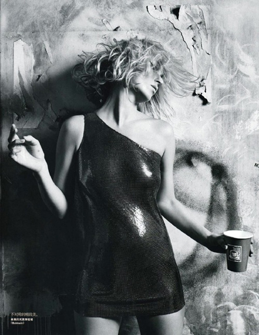 Кейт Мос блести празнично във Vogue Китай (галерия)