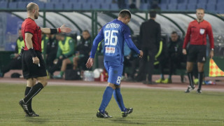 Нападателят на Левски Валери Божинов продължава да е под въпрос