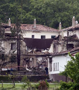 Кола-бомба уби един полицай и рани още 4-ма в Испания