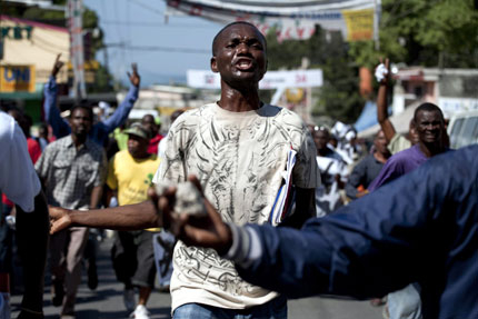 Хаити в криза след оставка на премиера