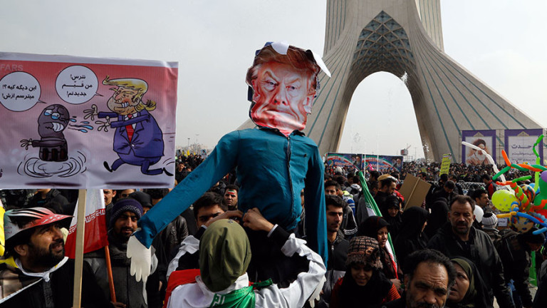 Хиляди иранци са участвали в протестни демонстрации в цялата страна,