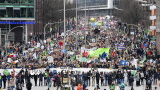 10 000 души се присъединиха към Грета Тунберг на протест за климата в Хамбург
