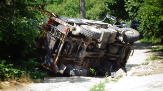 Тежкотоварен камион с чуждестранна регистрация катастрофира край Враца Инцидентът е