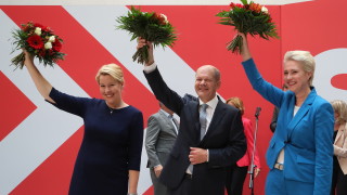 След изборите в Германия: Социалдемократите преговарят за коалиция със Зелените и свободните демократи