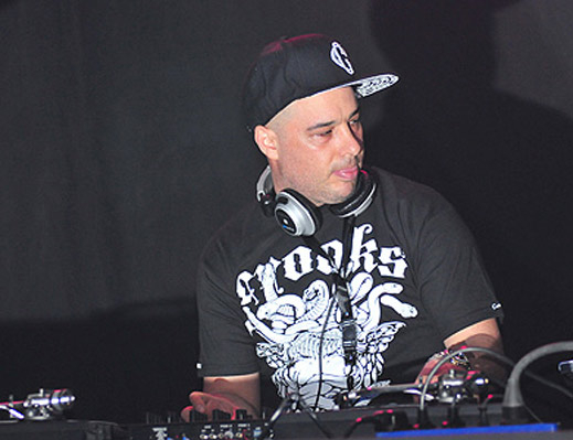 Кой е DJ Станчо?