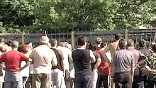 Миньори се сблъскаха с полиция край Гълъбово
