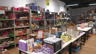 Първата пратка дарение с хранителни и други стоки събрани от