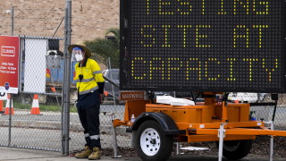 Властите в Австралия допълнително ще съкратят срока ваксинираните срещу коронавирус