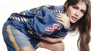 "Vogue" пусна на корицата си красавица, която се е родила мъж (СНИМКИ)