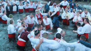 Въпреки призива на кмета Румен Стоянов десетки калоферци а и