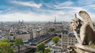Построена преди повече 800 години в сърцето на Париж извисяваща