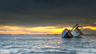 Товарен кораб на чиито борд има няколко руснаци потъна в