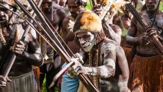 Светът все още пази поне 196 необщували индигенни общности