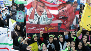 Иранци все още скандират "Смърт за Америка" и горят US флага