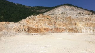 Около 60 души протестират срещу кариерите в Белащица съобщи БНР При