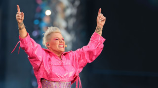 Само преди месец Пинк навърши 44 г но поне за