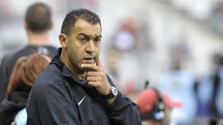 Треньорът на френския футболен отбор Анже Абдел Бухазама подаде оставка