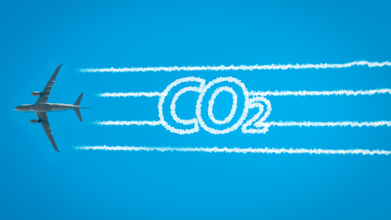 Руска авиокомпания направи първи полет със „зелено“ гориво