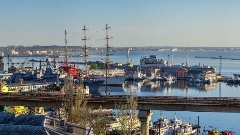 Първият кораб със зърно се запъти от украинското пристанище към Турция