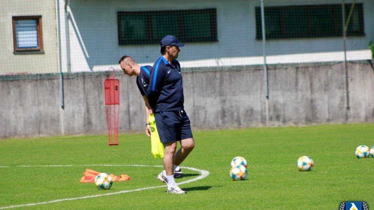 Петър Хубчев ще запише днес неофициален дебют начело на Левски.